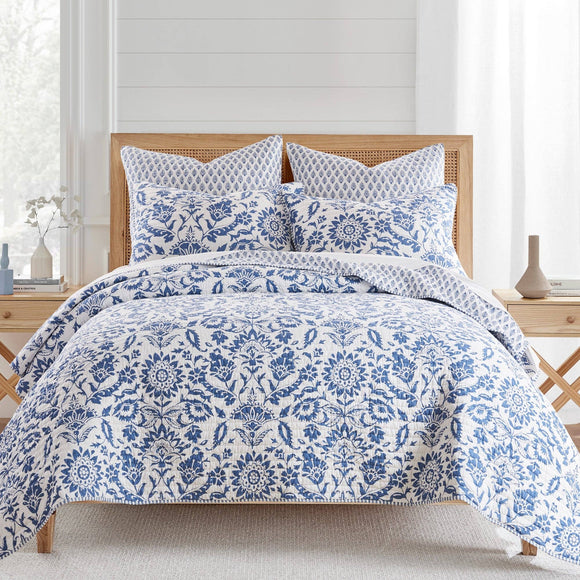 Clara Blue Quilt Set: King/Cal King