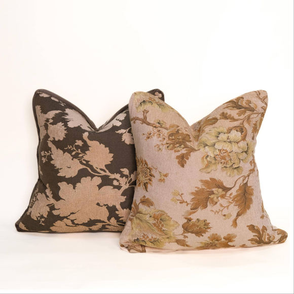 Benice Tapestry Pillow: 22 x 22
