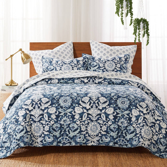 Laure Indigo Quilt Set in Full/Queen